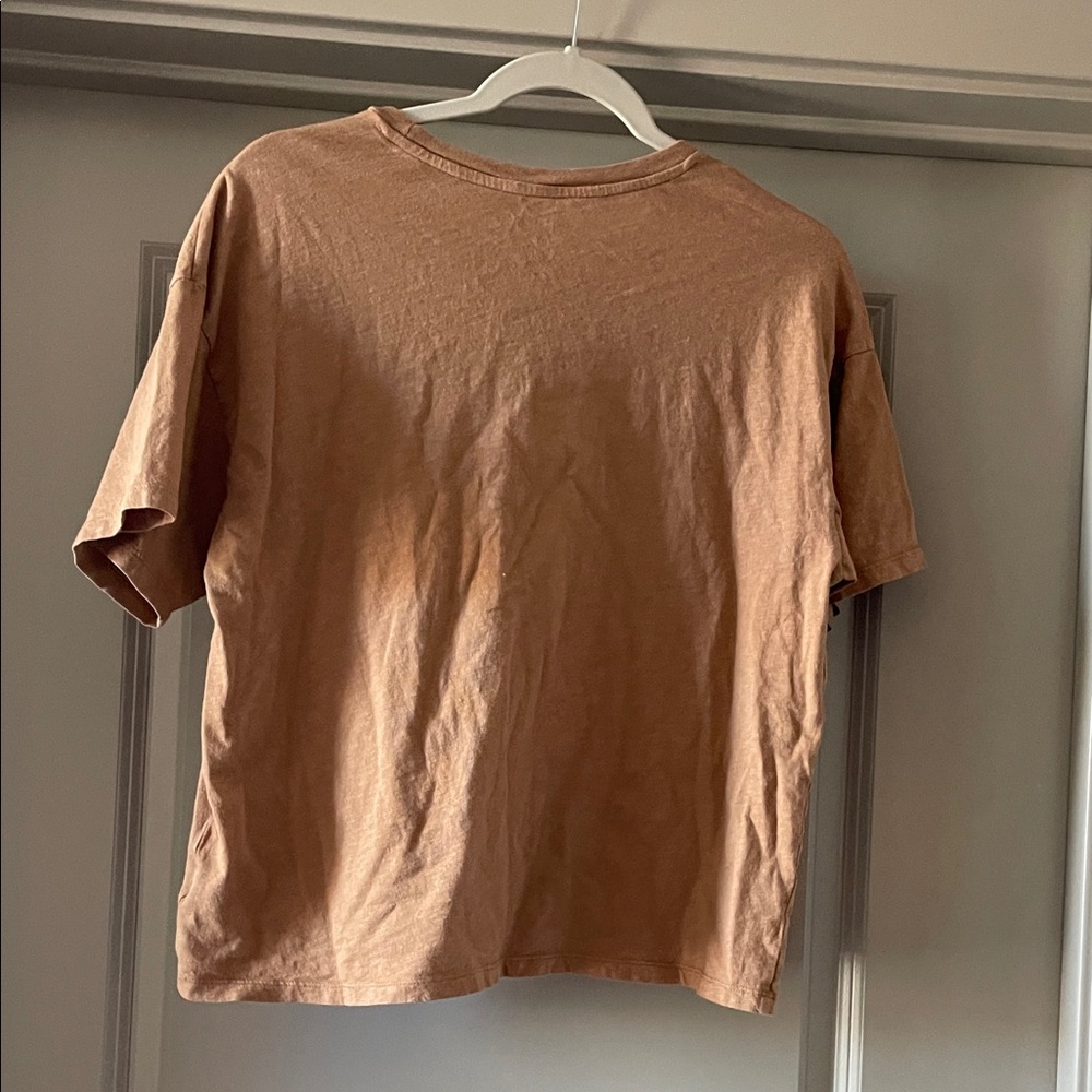 American Eagle Outfitters Rust Tan Short Sleeve Tee with '77' Graphic - Picture 3 of 3
